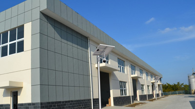 為什么現(xiàn)在新農(nóng)村道路建設(shè)都選用太陽能路燈呢？