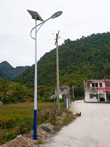 廣西八步區賀街鎮：百盞鄉村太陽能路燈照亮農村“夜”生活
