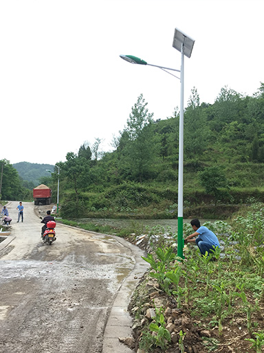 貴州省銅仁市萬(wàn)山區(qū)高樓坪黃家寨太陽(yáng)能路燈工程案例