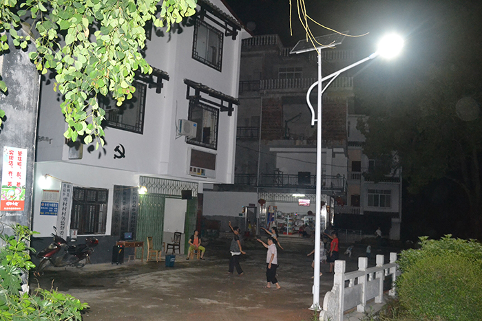 夜間太陽(yáng)能路燈