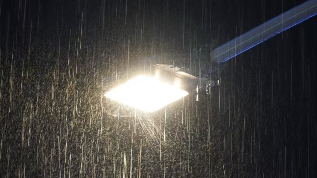陰雨天續航無憂——太陽能路燈智能儲電技術解析