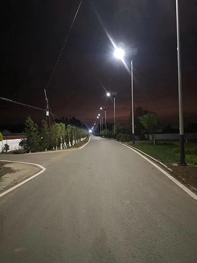 廣西方鄉龍開村太陽能路燈，照亮群眾脫貧致富的幸福路