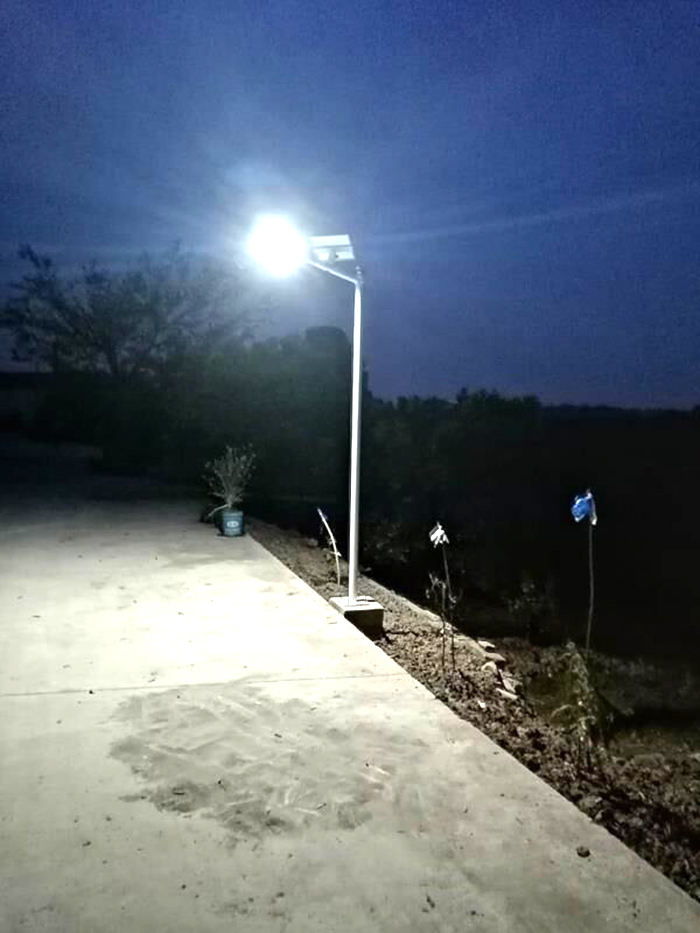太陽能路燈300W_重慶太陽能路燈_太陽能路燈生產廠家