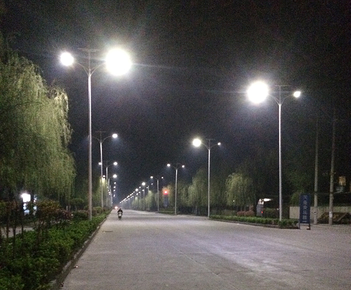 太陽(yáng)能道路燈 太陽(yáng)能路燈廠家 南德太陽(yáng)能