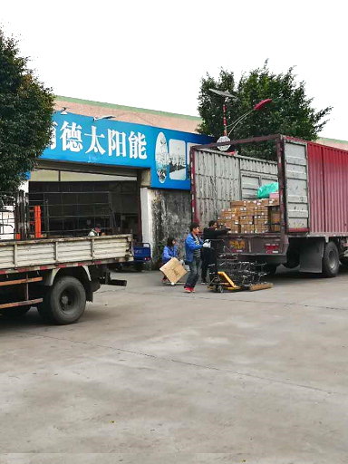 廣東省慧州市龍門縣漢鎮太陽能路燈裝車發貨