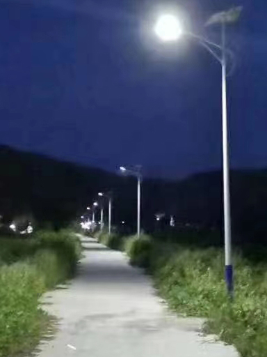 甘肅墩煌黃渠鎮：太陽能路燈照亮新農村“幸福快樂光”